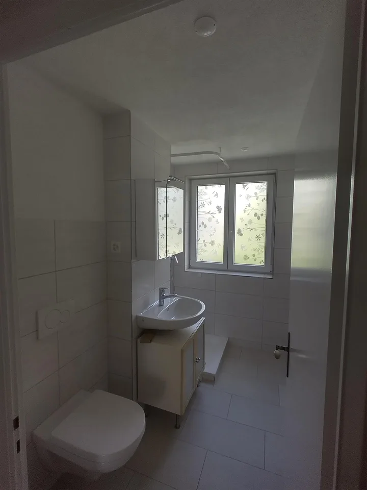 Altbau Wohnung , 4.5 Zimmer, 75m2, teil-renoviert, nähe Hauptbahnhof