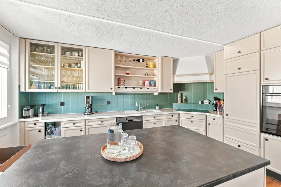 Moderne, helle Wohnung mit grossem Hobbyraum – Foto 2 von 12
