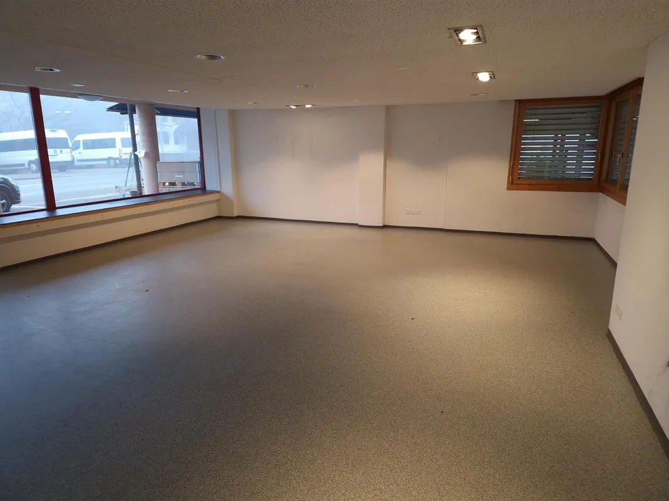 Gewerberaum in Wohn- und Geschäftshaus – Foto 2 von 6