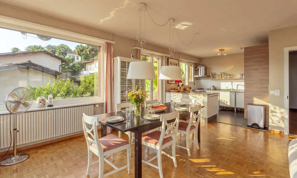 VILLA 6.5 LOCALI DA RINNOVARE VISTA LAGO MOZZAFIATO AD AGNO – Foto 2 von 9