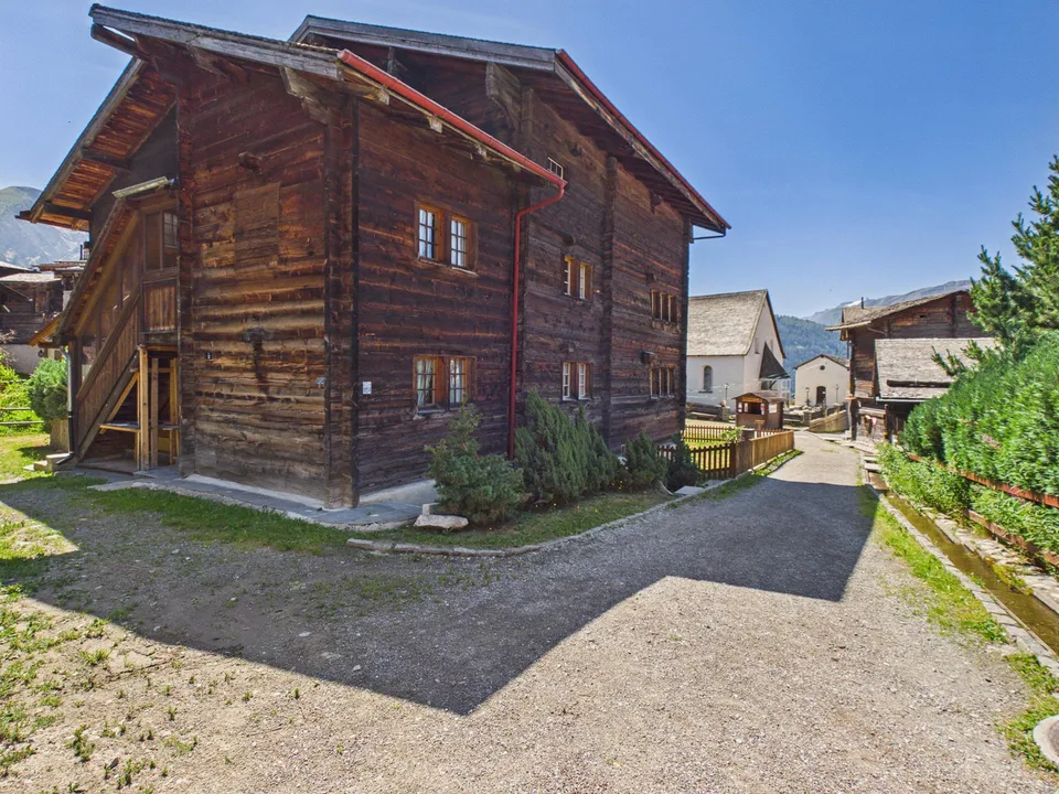 Grosszügiges Chalet im Herzen von Bellwald - 11 Zimmer, viel Potenzial – photo 7 sur 13
