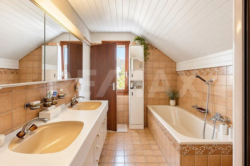 Une maison avec du caractère, de l'espace et un potentiel exceptionnel – photo 6 sur 11