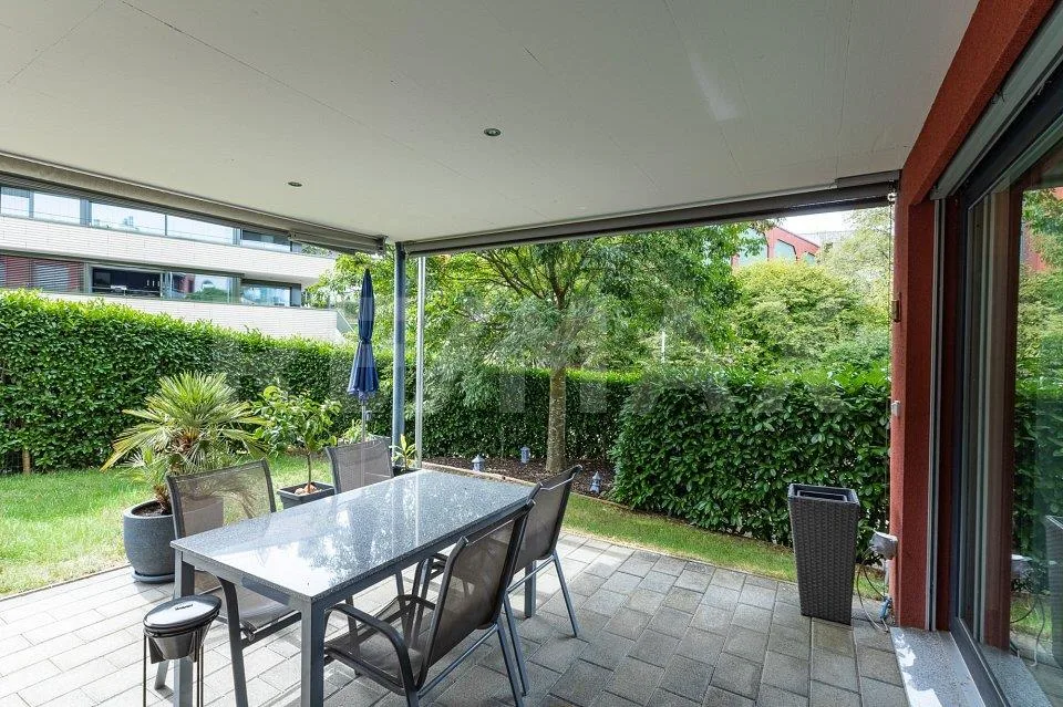 South-facing apartment with garden & lake view – photo 13 of 13