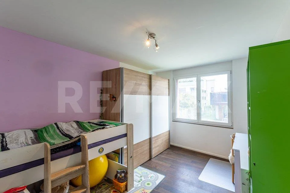 South-facing apartment with garden & lake view – photo 10 of 13