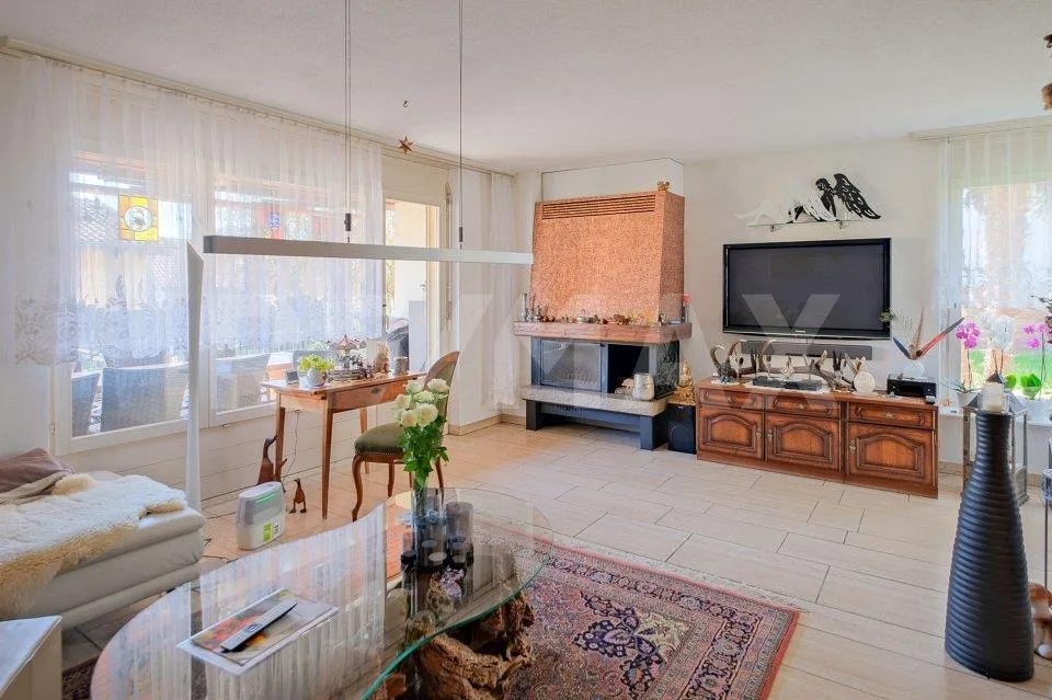 Freistehendes 5.5 Zimmer-Einfamilienhaus mit grossem Garten und Dop... – photo 3 sur 13