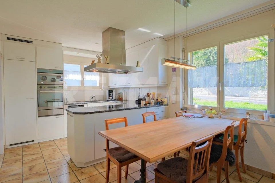 Freistehendes 5.5 Zimmer-Einfamilienhaus mit grossem Garten und Dop... – photo 5 sur 13