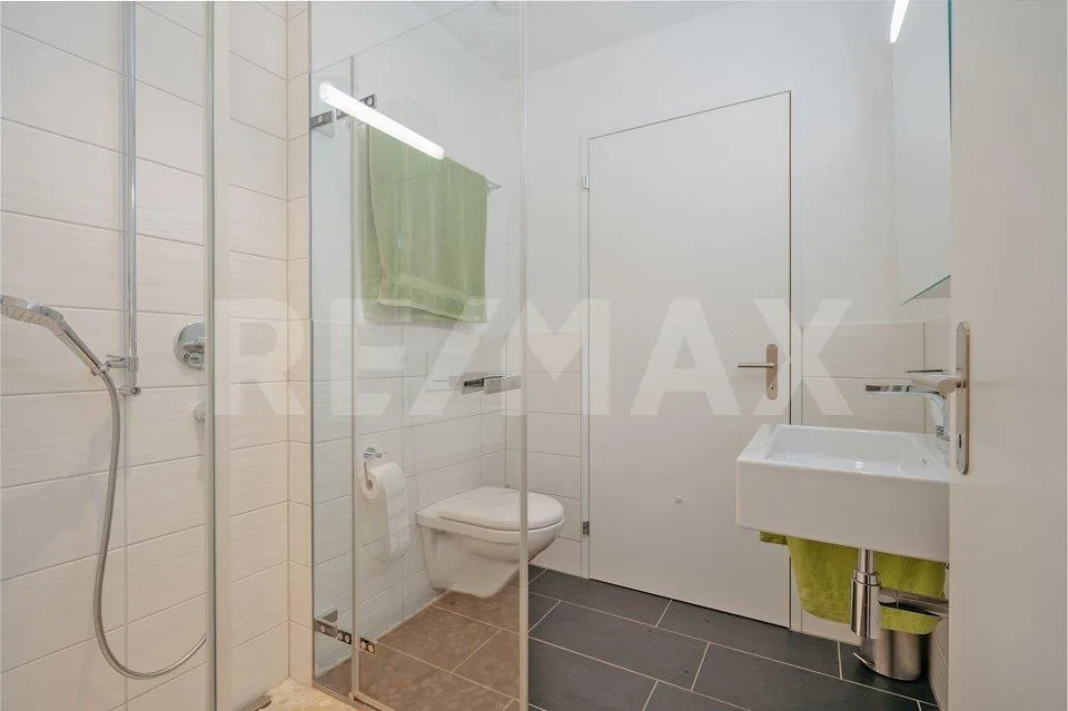 Maisonette exclusive de 4,5 pièces avec galerie, vue pittoresque et proximité de Zurich – photo 10 sur 11