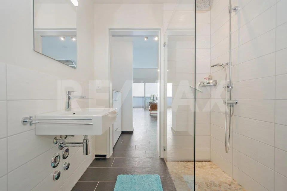 Maisonette exclusive de 4,5 pièces avec galerie, vue pittoresque et proximité de Zurich – photo 6 sur 11