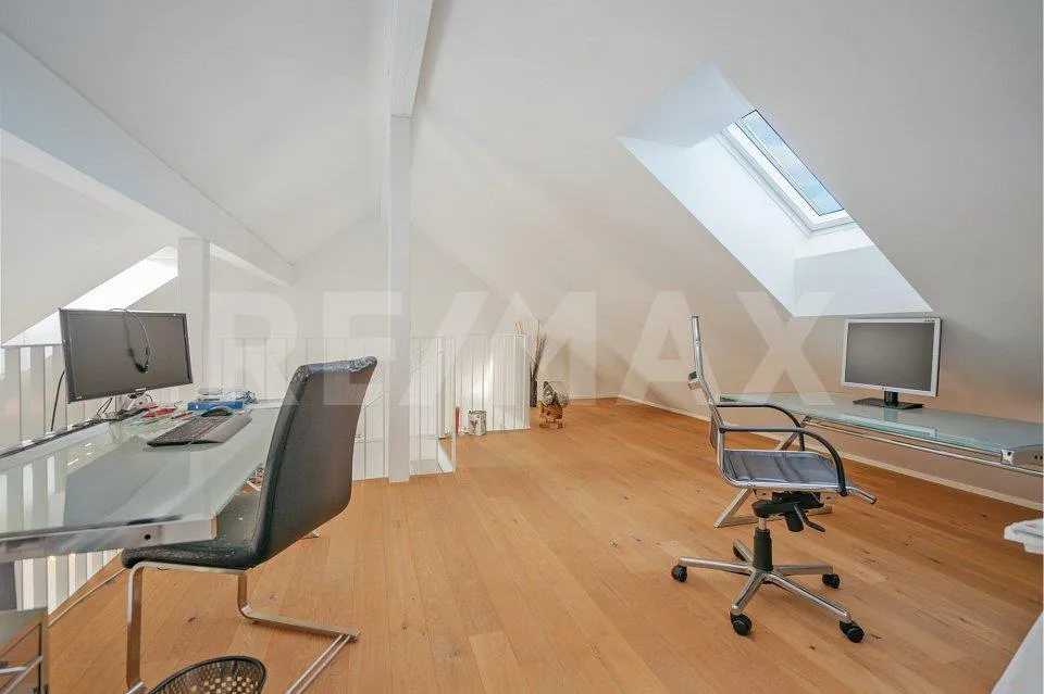 Maisonette exclusive de 4,5 pièces avec galerie, vue pittoresque et proximité de Zurich – photo 11 sur 11