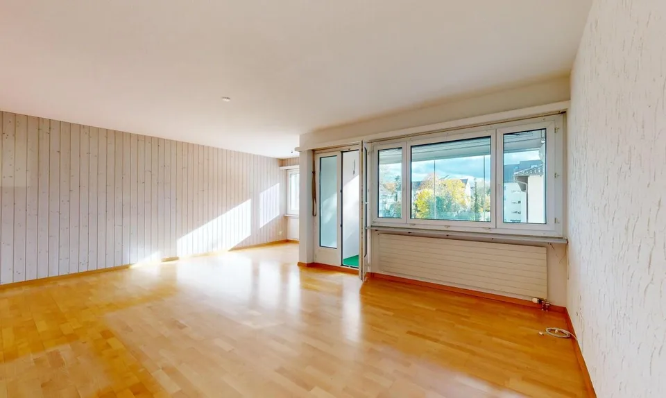 Luminoso appartamento di 3,5 stanze a Schwerzenbach ZH con comfort e fascino – foto 2 di 11