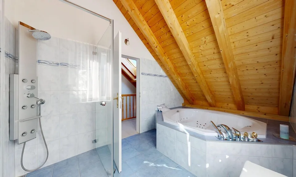 Maison de famille attrayante de 5,5 pièces dans un environnement verdoyant – photo 8 sur 11