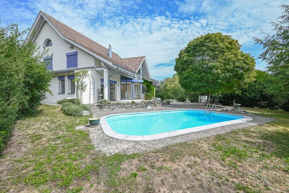 Spacious home with garden idyll and pool – photo 6 of 7