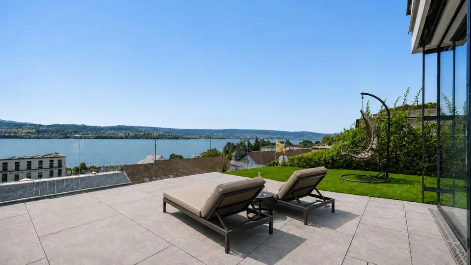 Obermeilen: Terrassenwohnung mit Seesicht und viel Privatsphäre – Foto 4 von 5