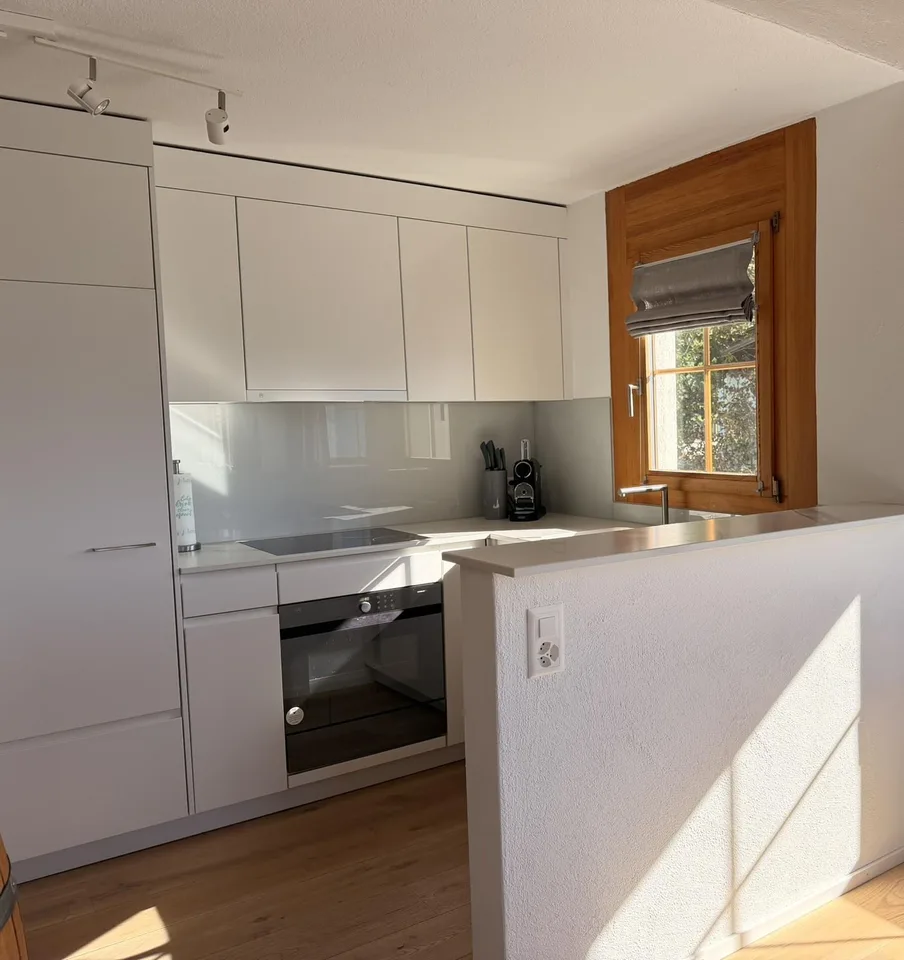 Bergsicht inklusive - charmante, moderne Erst-/Zweitwohnung in Trin – photo 11 of 23