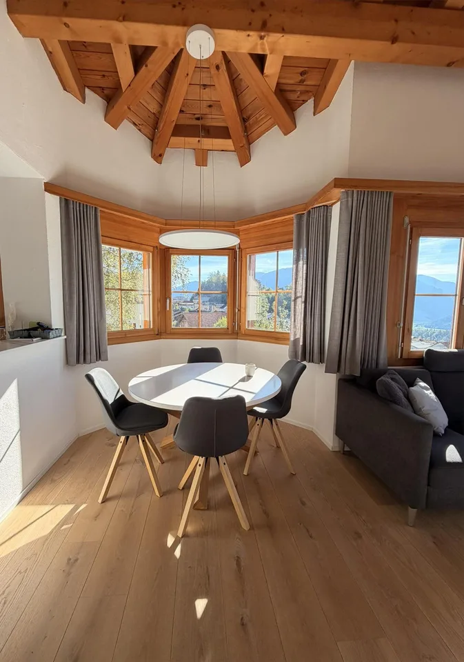 Bergsicht inklusive - charmante, moderne Erst-/Zweitwohnung in Trin – photo 8 of 23