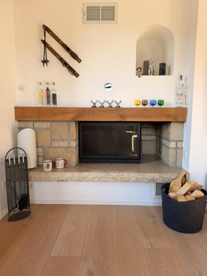 Bergsicht inklusive - charmante, moderne Erst-/Zweitwohnung in Trin – photo 3 of 23