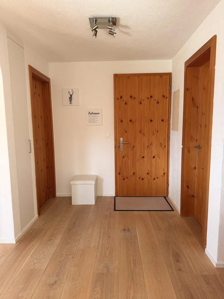Bergsicht inklusive - charmante, moderne Erst-/Zweitwohnung in Trin – photo 23 of 23