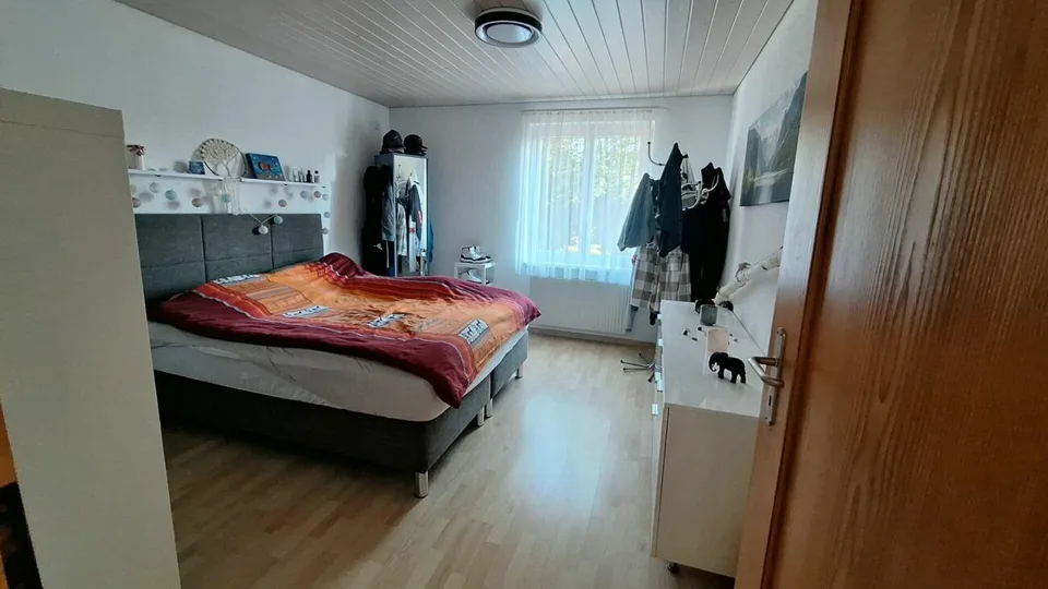 Drei-Familienhaus mit grosser Garage/Werkstatt – Foto 9 von 14