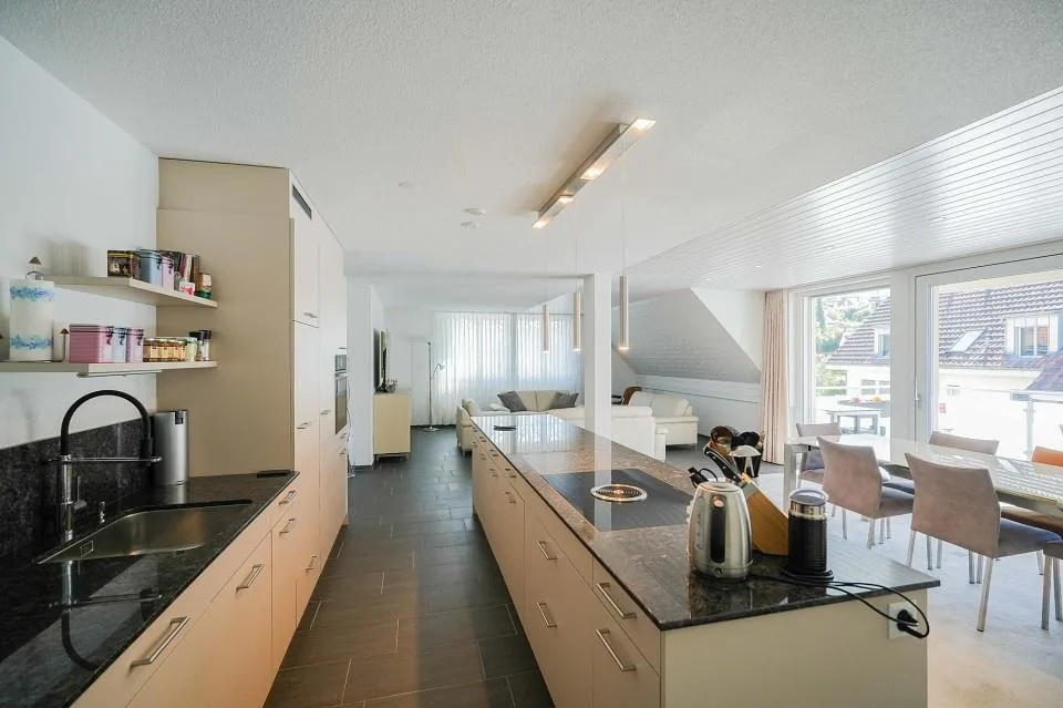 Grosszügig wohnen auf zwei Etagen - 5.5 Zimmer-Maisonettewohnung – Foto 2 von 13