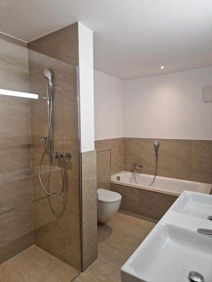 helle, grosszügige 4.5 Zimmer Wohnung im 1. OG – Foto 5 von 6