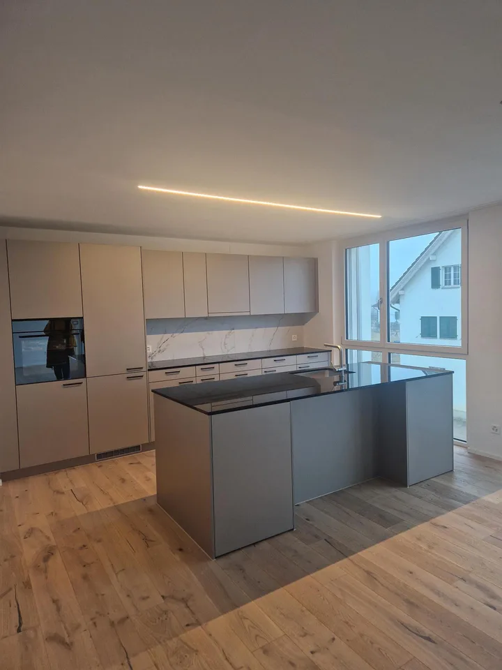 helle, grosszügige 4.5 Zimmer Wohnung im 1. OG – Foto 2 von 6