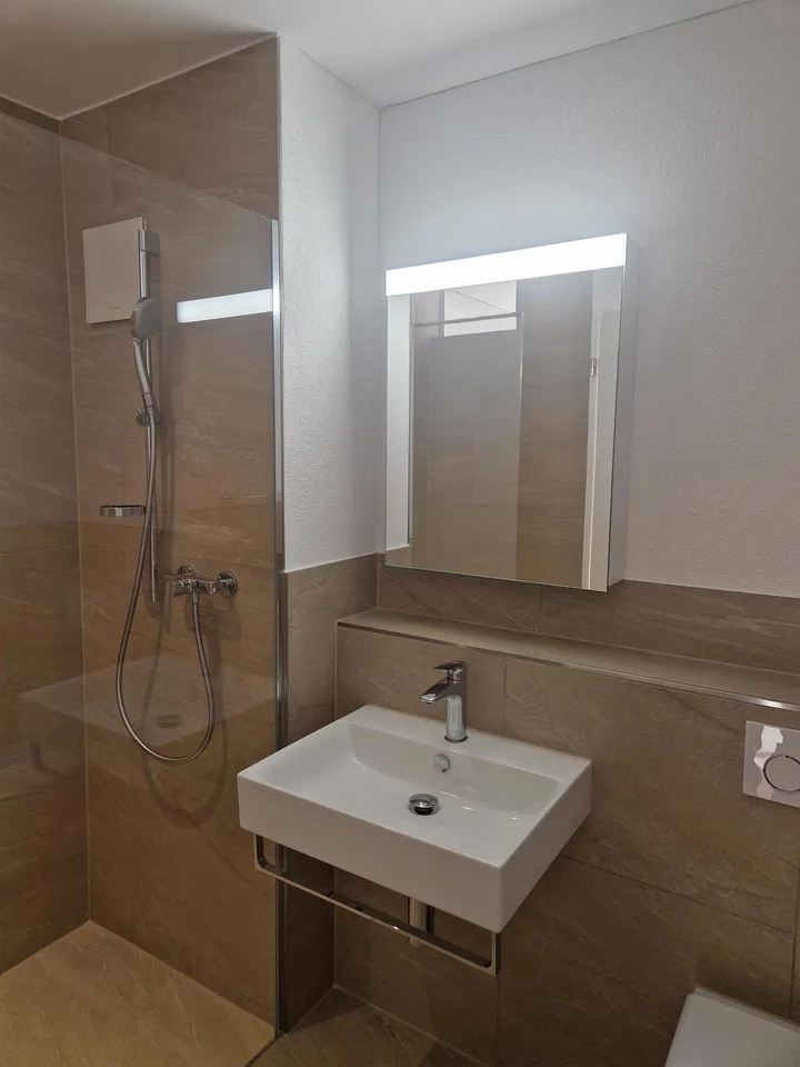 helle, grosszügige 4.5 Zimmer Wohnung im 1. OG – Foto 6 von 6
