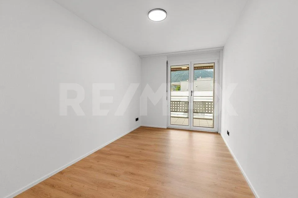 Appartamento ristrutturato di 4,5 locali con due balconi a Malans – foto 11 di 13