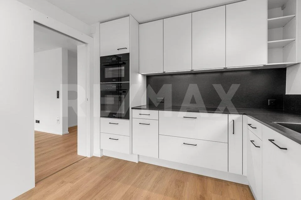 Appartamento ristrutturato di 4,5 locali con due balconi a Malans – foto 7 di 13