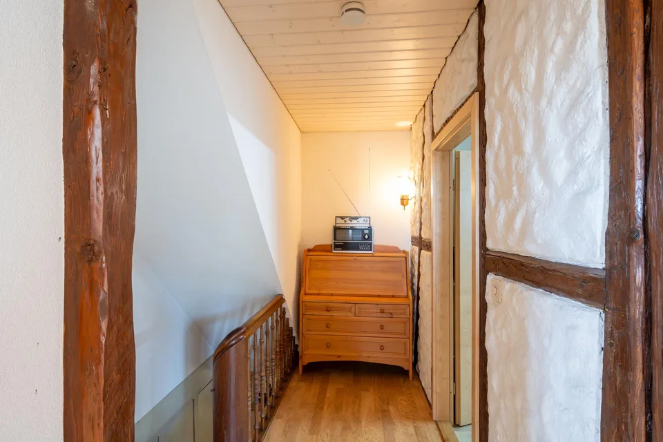Einfamilienhaus mit Einliegerwohnung und vielseitigem Umschwung – Foto 12 von 22