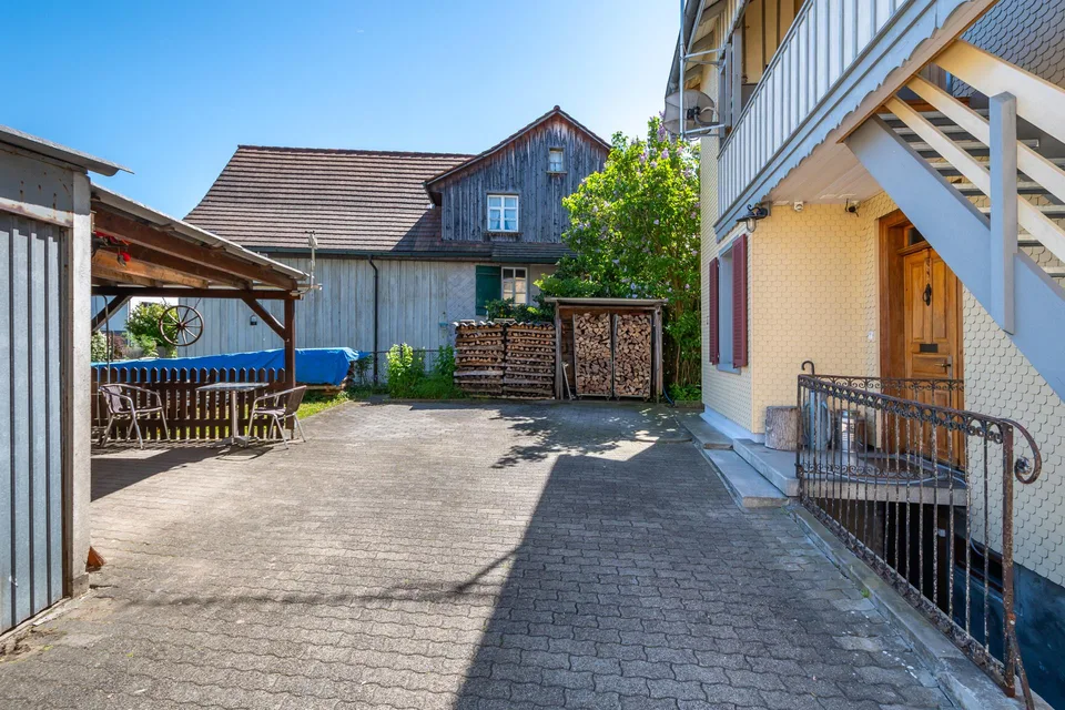 Einfamilienhaus mit Einliegerwohnung und vielseitigem Umschwung – Foto 8 von 22