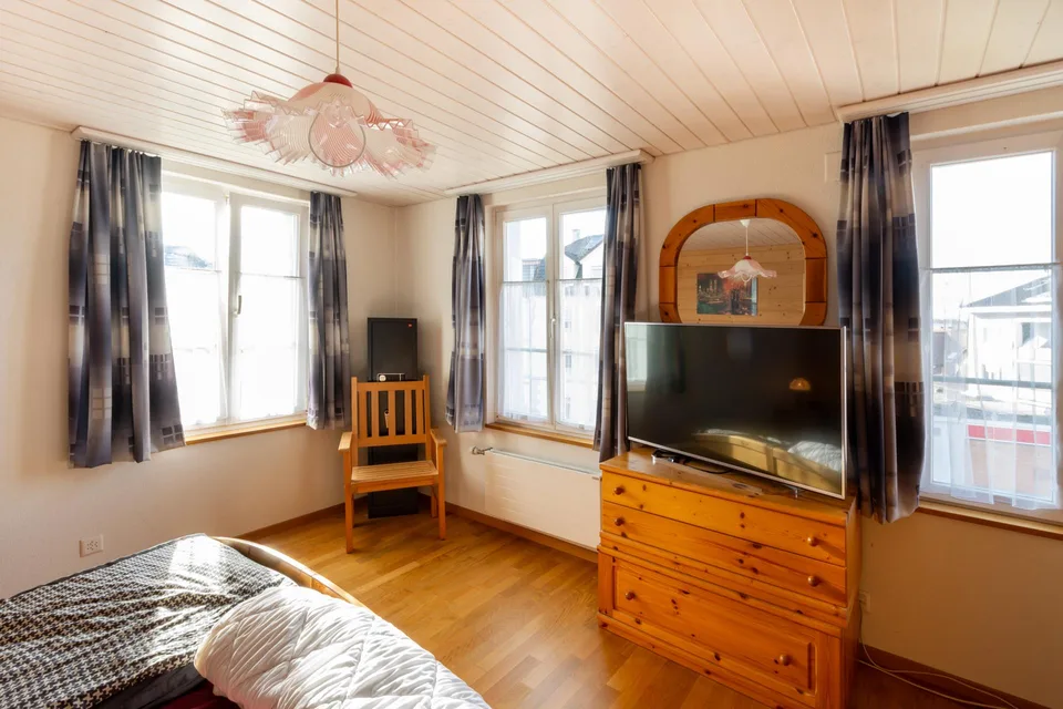 Einfamilienhaus mit Einliegerwohnung und vielseitigem Umschwung – Foto 14 von 22