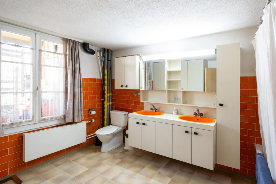 Einfamilienhaus mit Einliegerwohnung und vielseitigem Umschwung – Foto 13 von 22