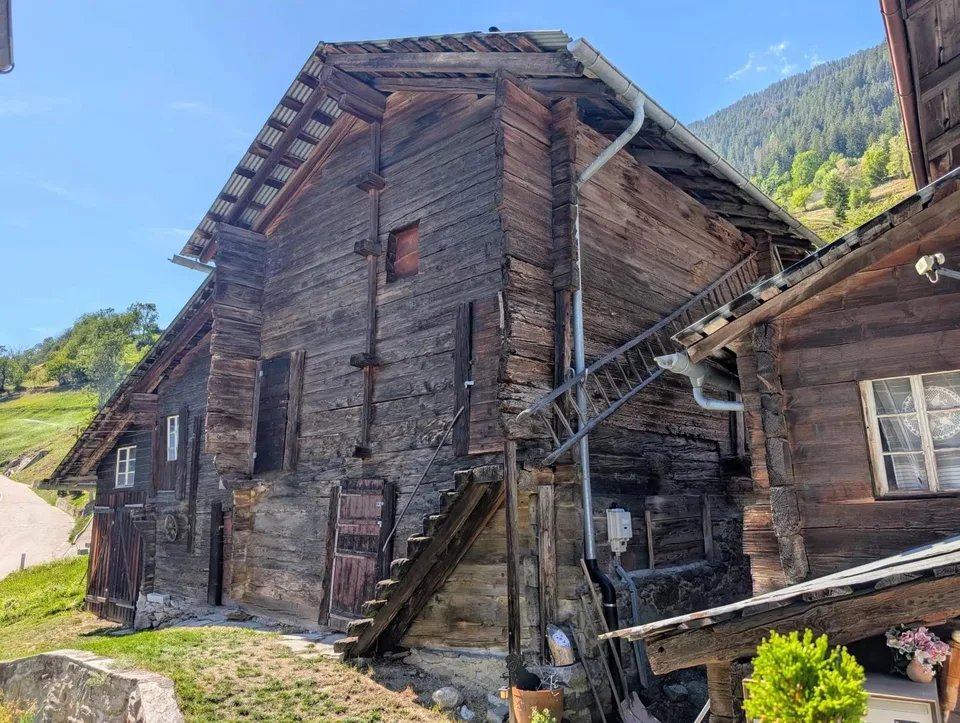 Stall-Scheune mit Zweitwohnsitzpotenzial bei der Riederalp – photo 2 of 16