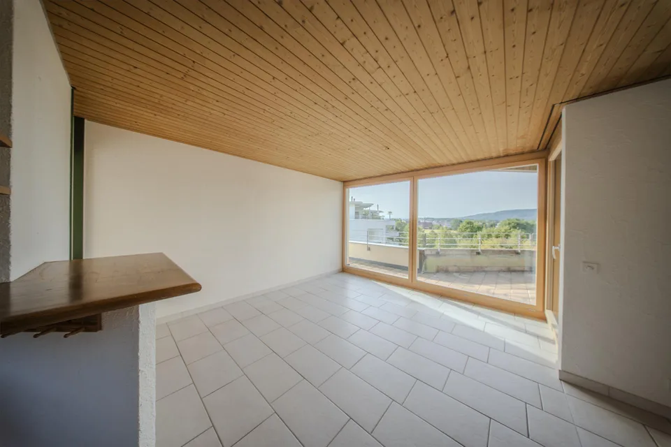Wohnen mit grosser Terrasse und Weitsicht – Foto 3 von 10