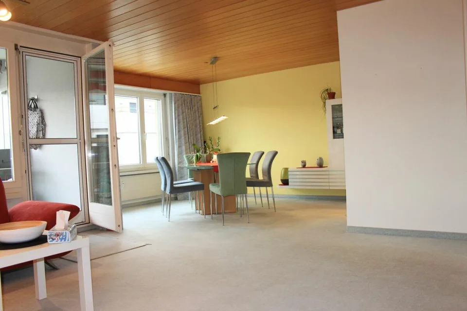 Grosszügige 4.5-Zimmerwohnung mit Aussicht – Foto 3 von 15