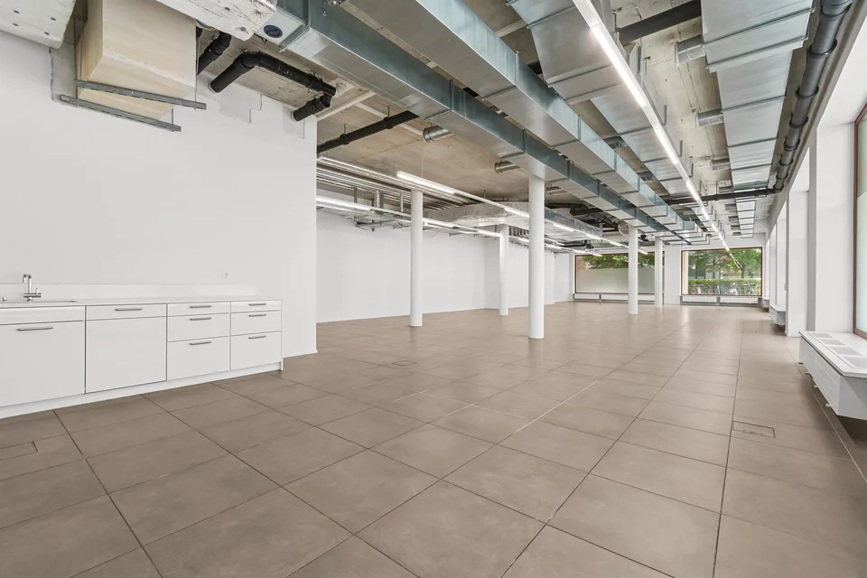 Grosszügiger Gewerberraum an attraktiver Lage im Quartier Greencity – foto 4 di 10