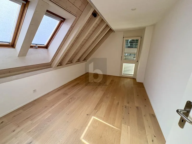 SPACIOUS, SUNNY AND STYLISH – photo 4 of 6