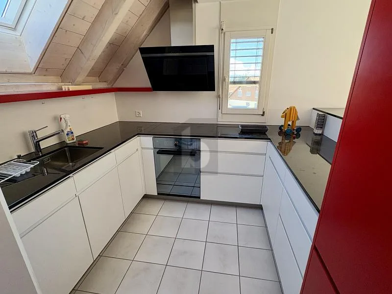 SPACIOUS, SUNNY AND STYLISH – photo 3 of 6
