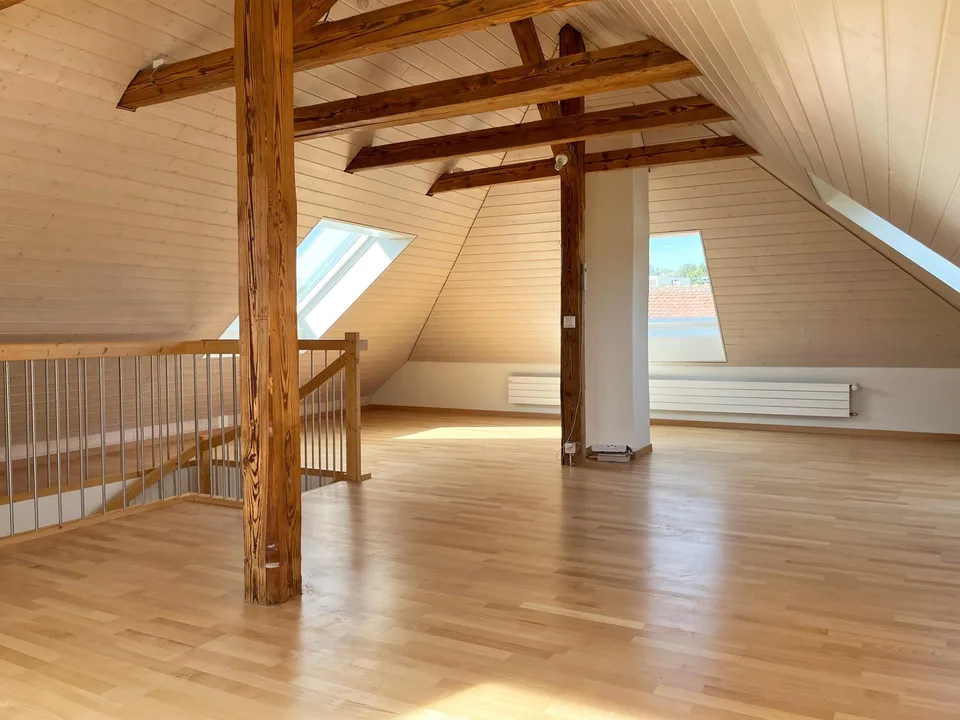 Charmante 4.5-Zimmer-Altbauwohnung mit loftartigem Dachgeschoss – Foto 6 von 12