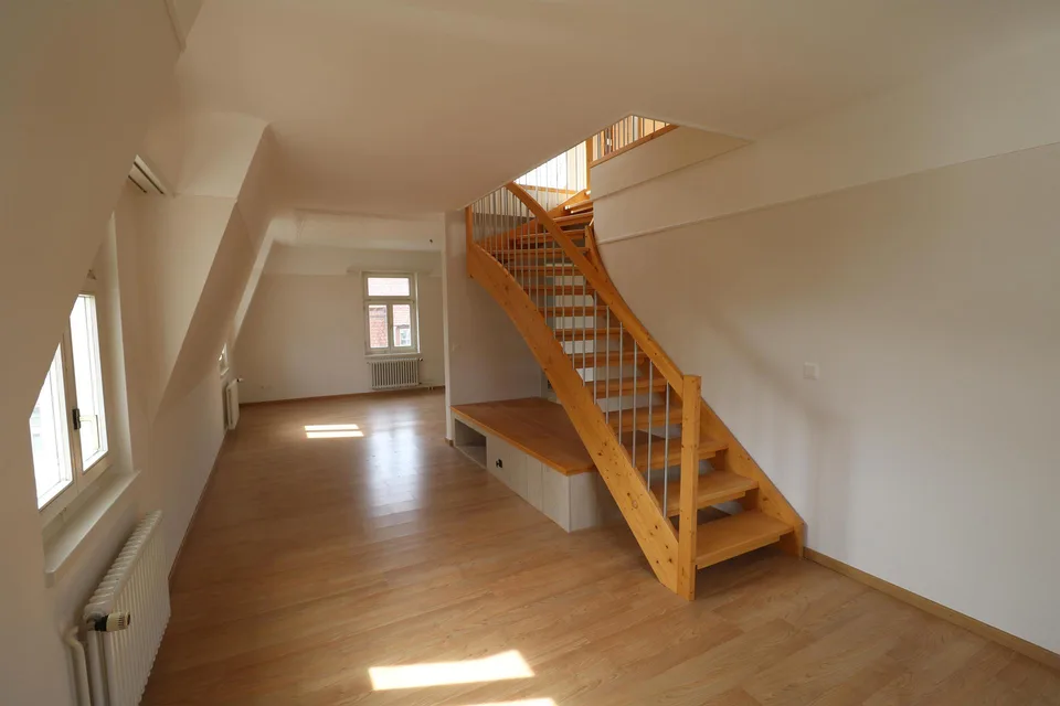 Charmante 4.5-Zimmer-Altbauwohnung mit loftartigem Dachgeschoss – Foto 3 von 12