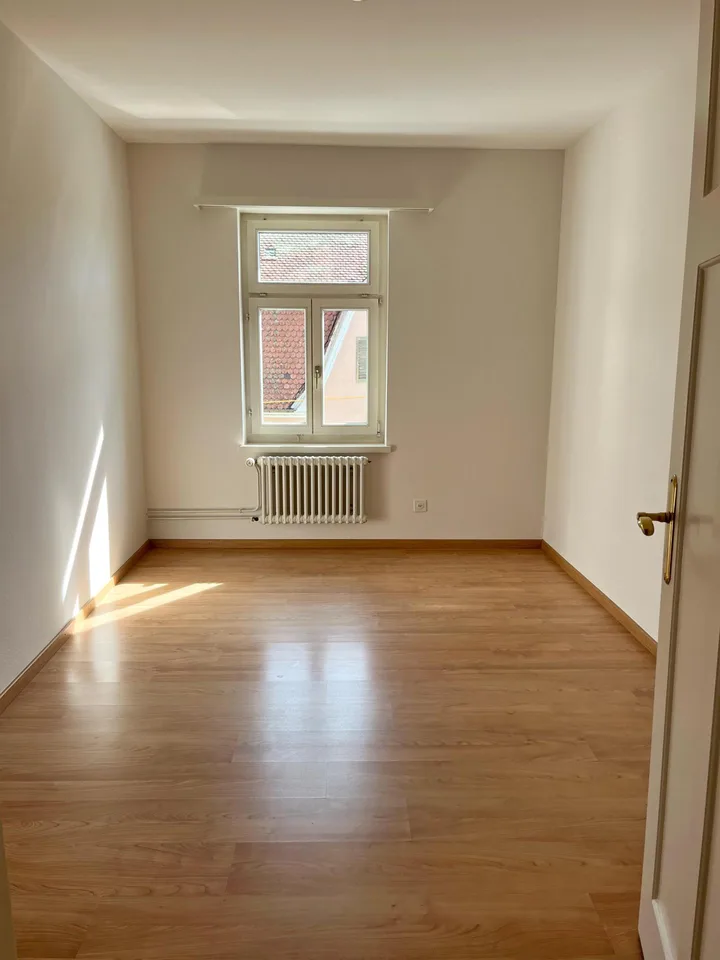 Charmante 4.5-Zimmer-Altbauwohnung mit loftartigem Dachgeschoss – Foto 8 von 12