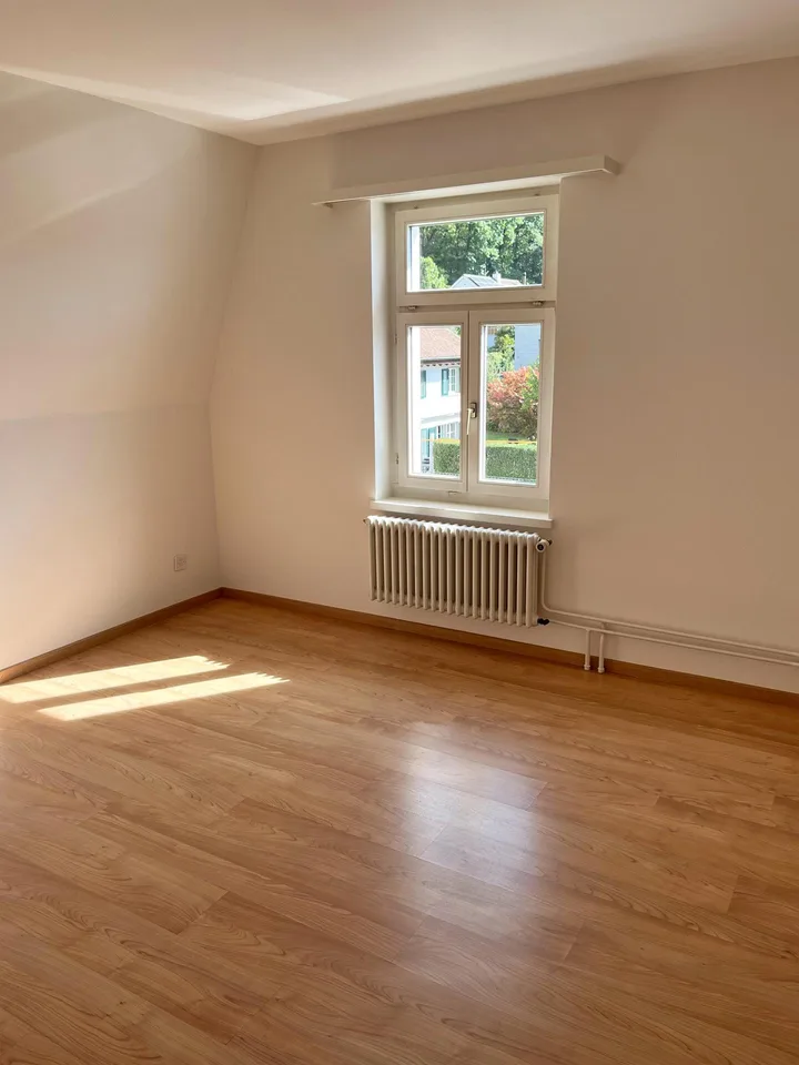 Charmante 4.5-Zimmer-Altbauwohnung mit loftartigem Dachgeschoss – Foto 7 von 12