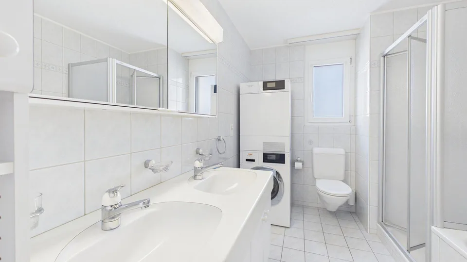 Viel Platz zum Wohnen – 3.5-Zimmer-Wohnung mit Lift in Koppigen – foto 7 di 16