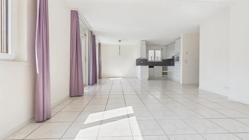 Viel Platz zum Wohnen – 3.5-Zimmer-Wohnung mit Lift in Koppigen – foto 3 di 16