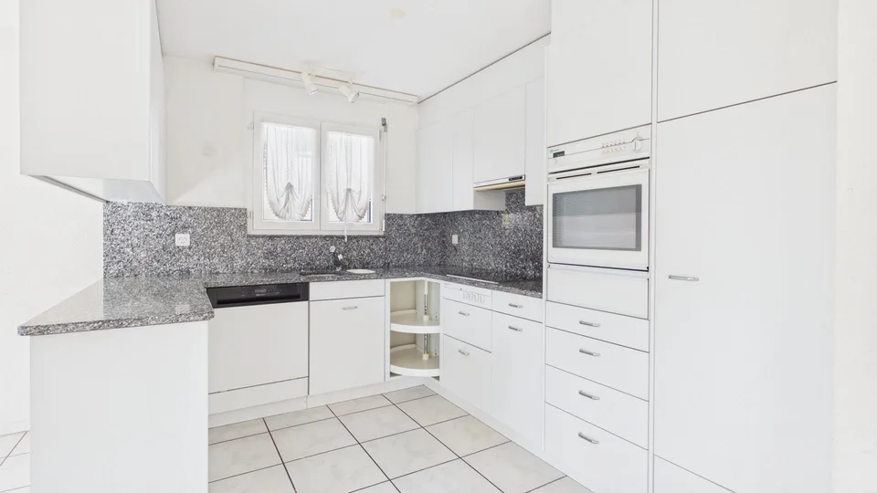 Viel Platz zum Wohnen – 3.5-Zimmer-Wohnung mit Lift in Koppigen – foto 5 di 16
