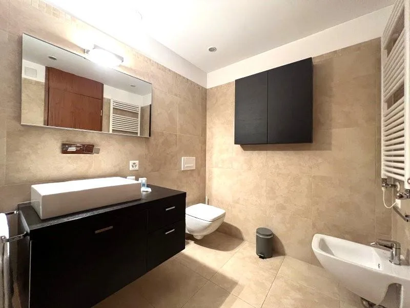 Elegantes, möbliertes 4.5-Zimmer-Apartment mit Terrassen und Seeblick in Cassarate – Foto 11 von 13