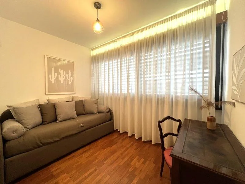Elegantes, möbliertes 4.5-Zimmer-Apartment mit Terrassen und Seeblick in Cassarate – Foto 9 von 13