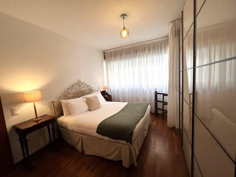 Elegantes, möbliertes 4.5-Zimmer-Apartment mit Terrassen und Seeblick in Cassarate – Foto 10 von 13