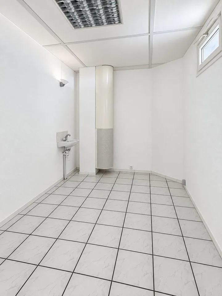 Ladenfläche Nähe Stadtzentrum zu vermieten – photo 7 sur 9