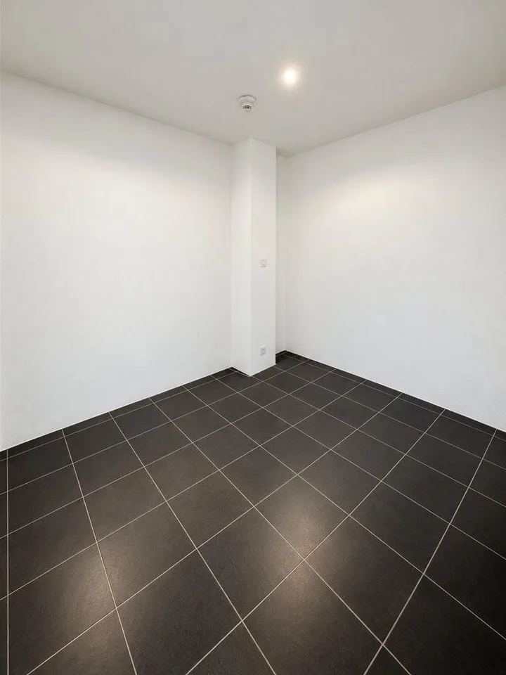 Attraktive Ladenfläche Nähe Stadtzentrum zu vermieten – photo 5 sur 7